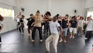 Docente da UniLuanda ensina dança Kabetula