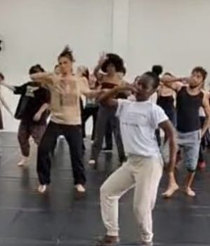 Docente da UniLuanda ensina dança Kabetula