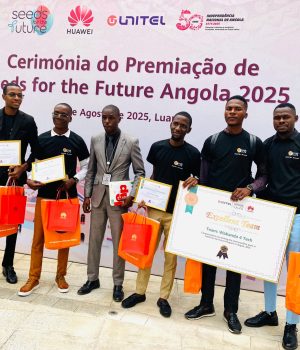 Estudantes da UniLuanda distinguidos na cerimónia “Seeds for the Future Angola 2025”